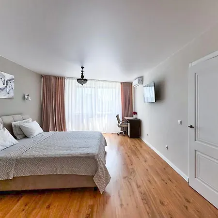 Charming,lovely And With Park View Apartamento Chisináu